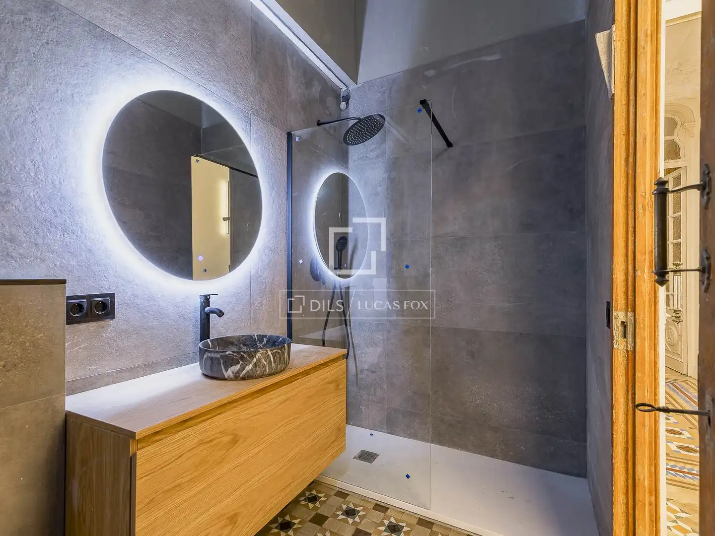 Bathroom of Flat for sale in Barcelona  with Air Conditioner, Private garden and Terrace