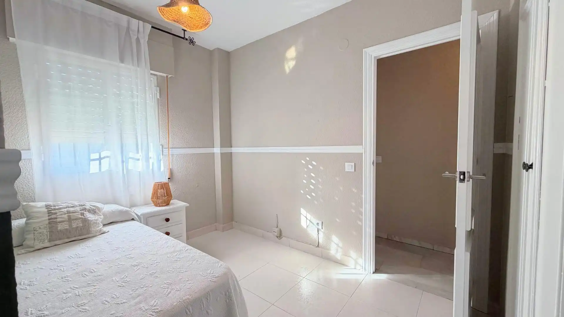Habitación de Casa adosada en venta en Torremolinos con Terraza, Trastero y Piscina comunitaria