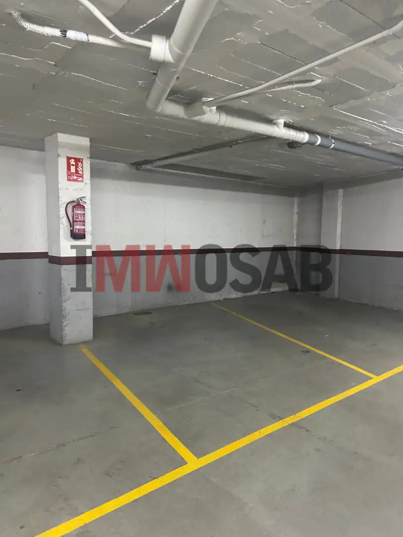 Parkplatz von Garage zur Miete in Vic