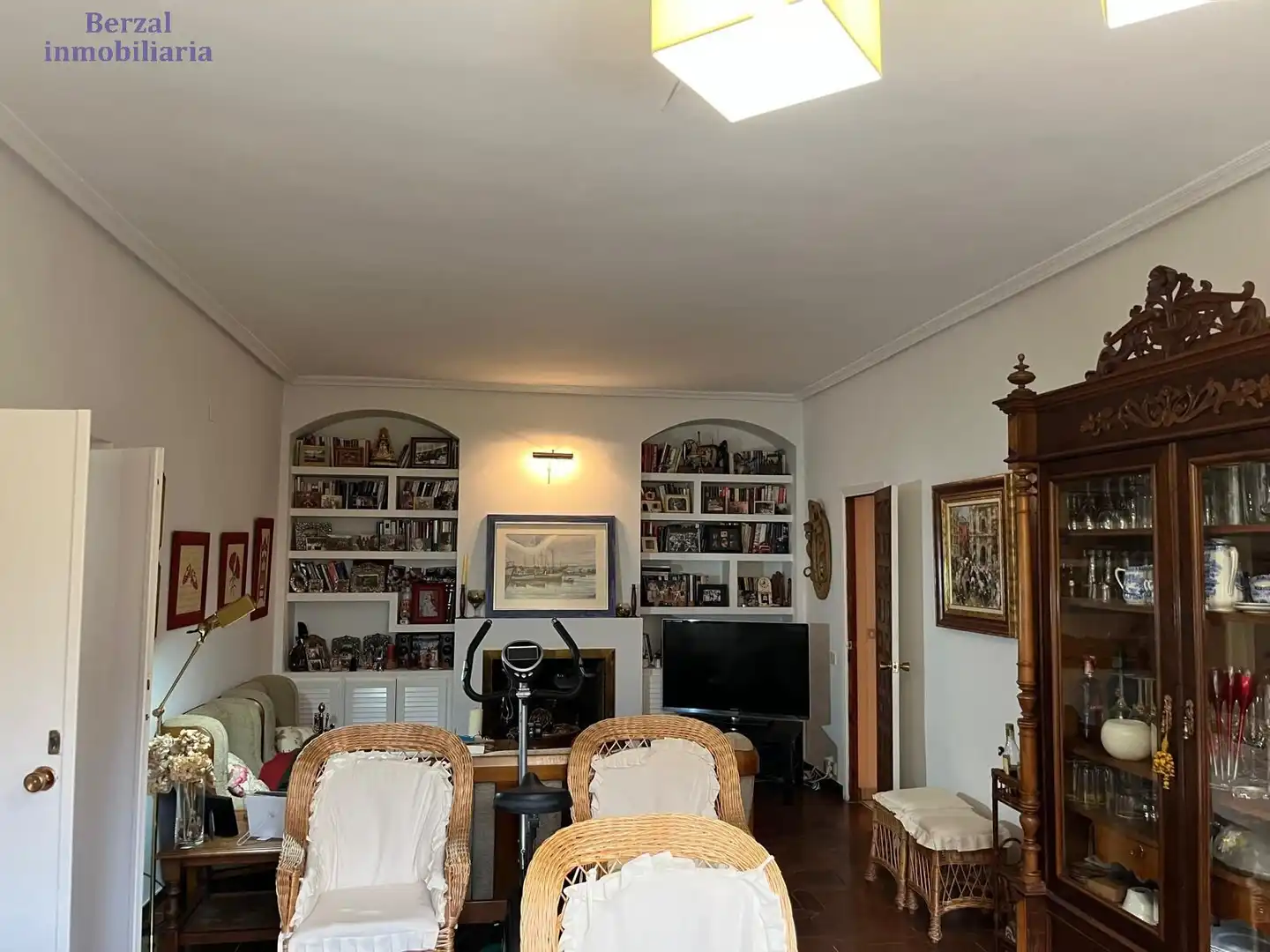 Sala d'estar de Casa o xalet en venda en Sorzano amb Jardí privat, Terrassa i Traster