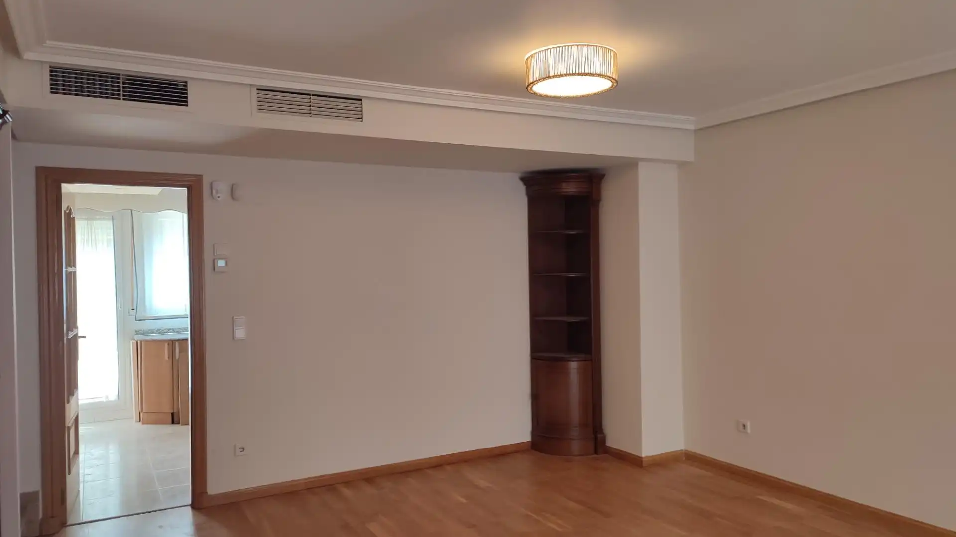 Sala de estar de Casa adosada de alquiler en Zaragoza con Aire acondicionado, Calefacción y Jardín privado