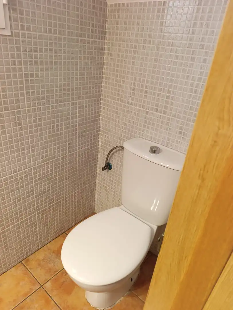 Bany de Casa adosada en venda en Almazora / Almassora amb Aire condicionat, Calefacció i Jardí privat