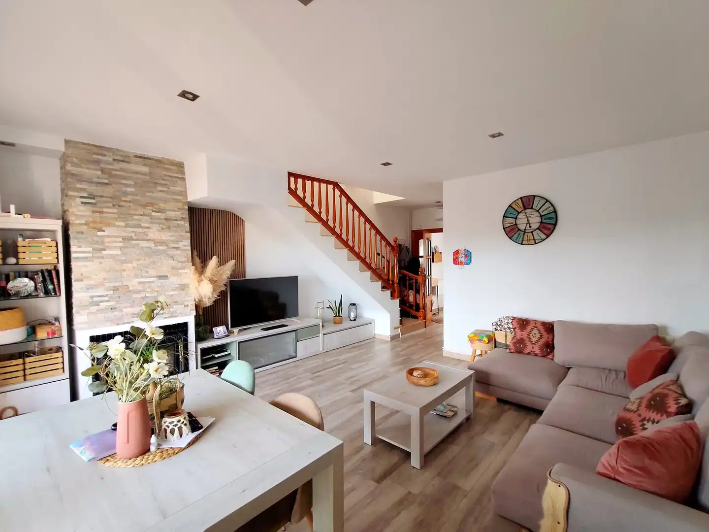 Sala de estar de Casa adosada en venta en Castellbisbal con Aire acondicionado, Calefacción y Terraza