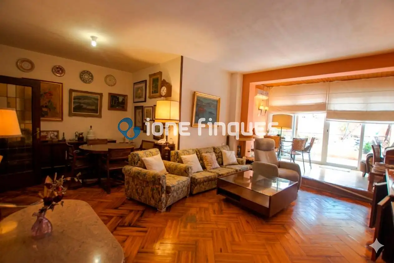 Wohnzimmer von Wohnung zum Verkauf in Barcelona mit Heizung, Privatgarten und Abstellraum