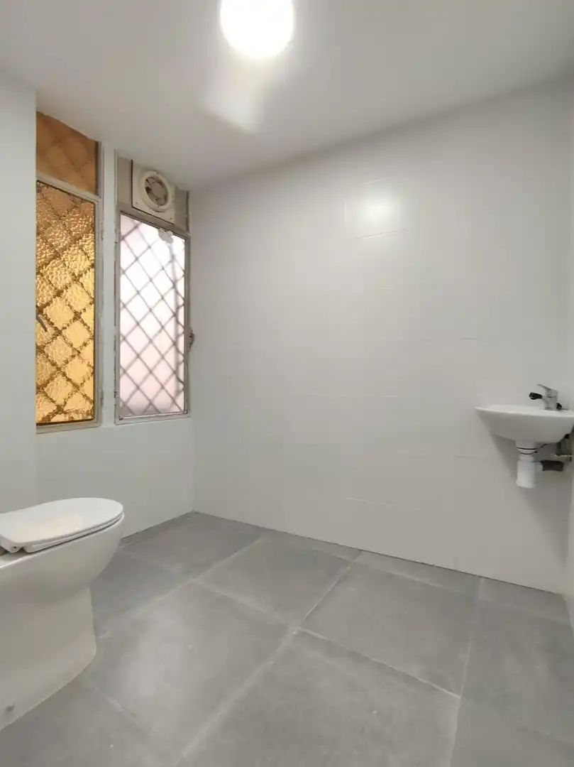 Baño de Oficina de alquiler en Murcia con Aire acondicionado, Calefacción y Amueblado