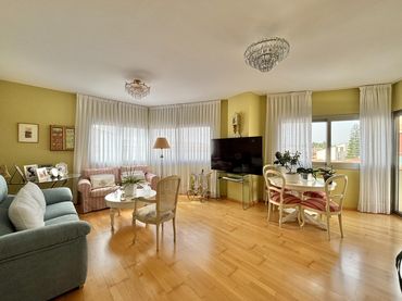Appartamento con balcone in vendita a Centro