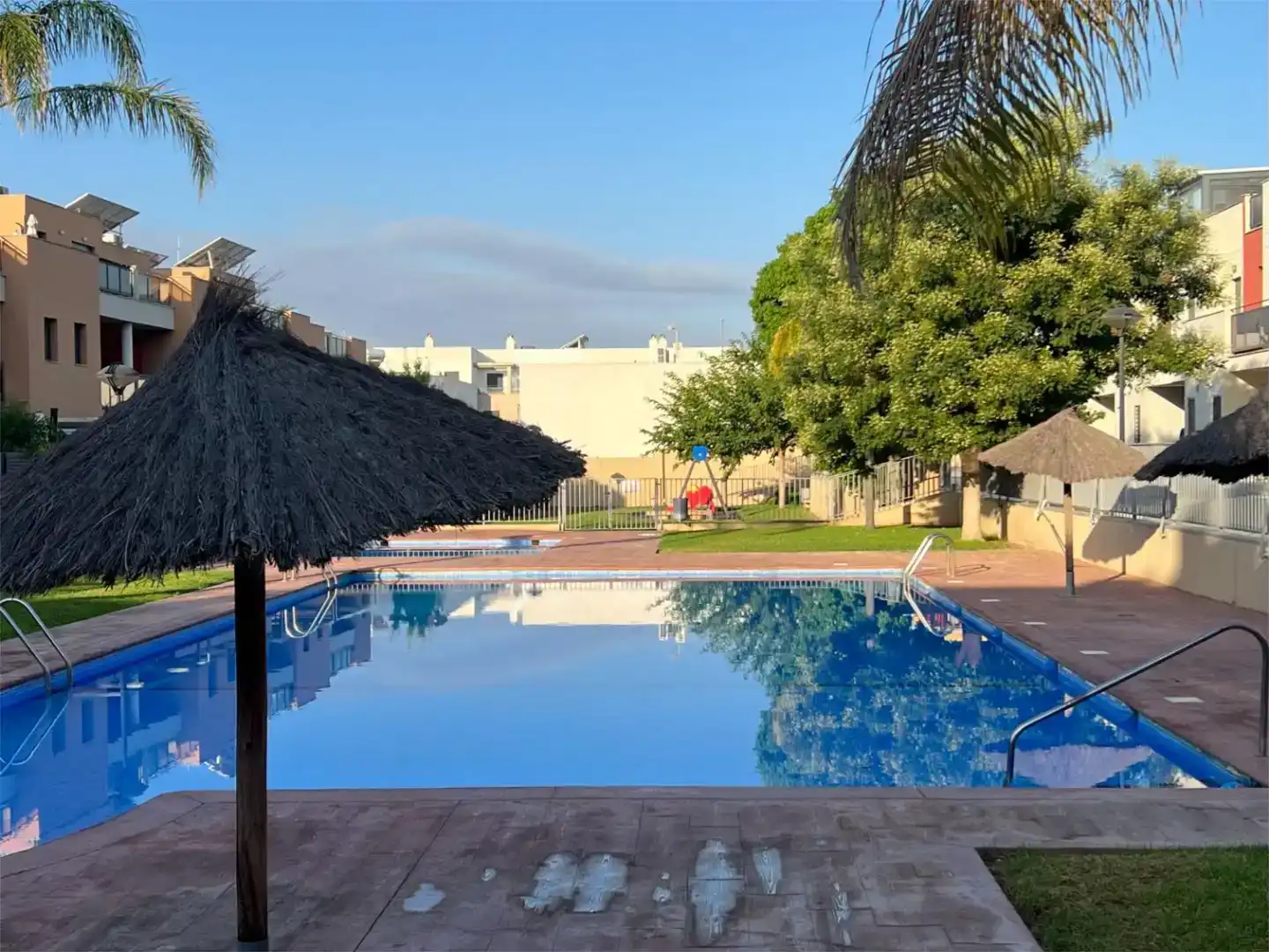 Piscina de Casa adosada en venda en San Antonio de Benagéber amb Aire condicionat, Piscina i Balcó