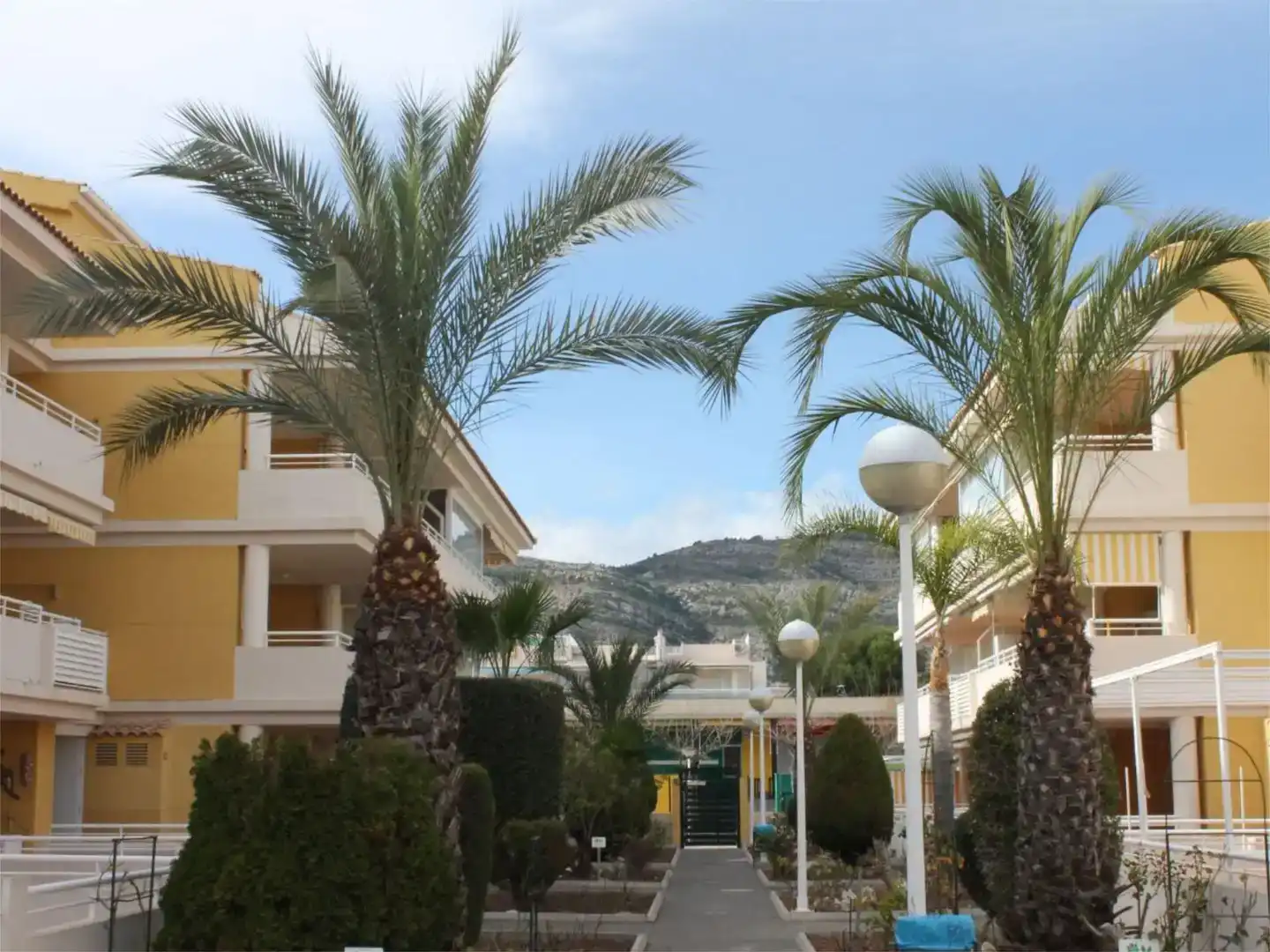 Vista exterior de Dúplex en venda en Oropesa del Mar / Orpesa amb Aire condicionat, Piscina i Balcó