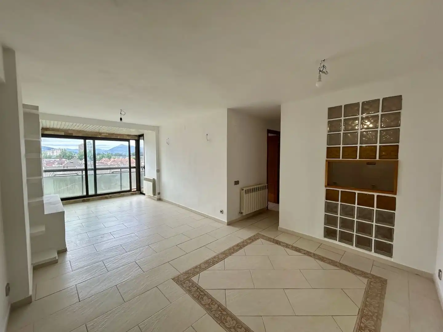 Sala de estar de Piso en venta en Laredo con Calefacción y Terraza