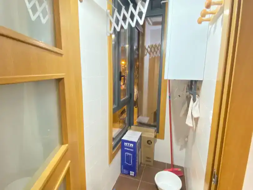 Bathroom of Flat for rent in Vigo   with Parquet flooring, Storage room and Furnished