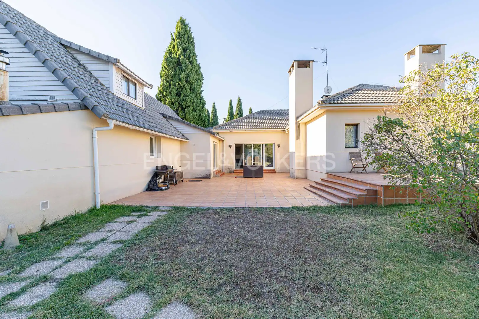 Vista exterior de Casa o xalet en venda en Boadilla del Monte amb Aire condicionat, Calefacció i Jardí privat