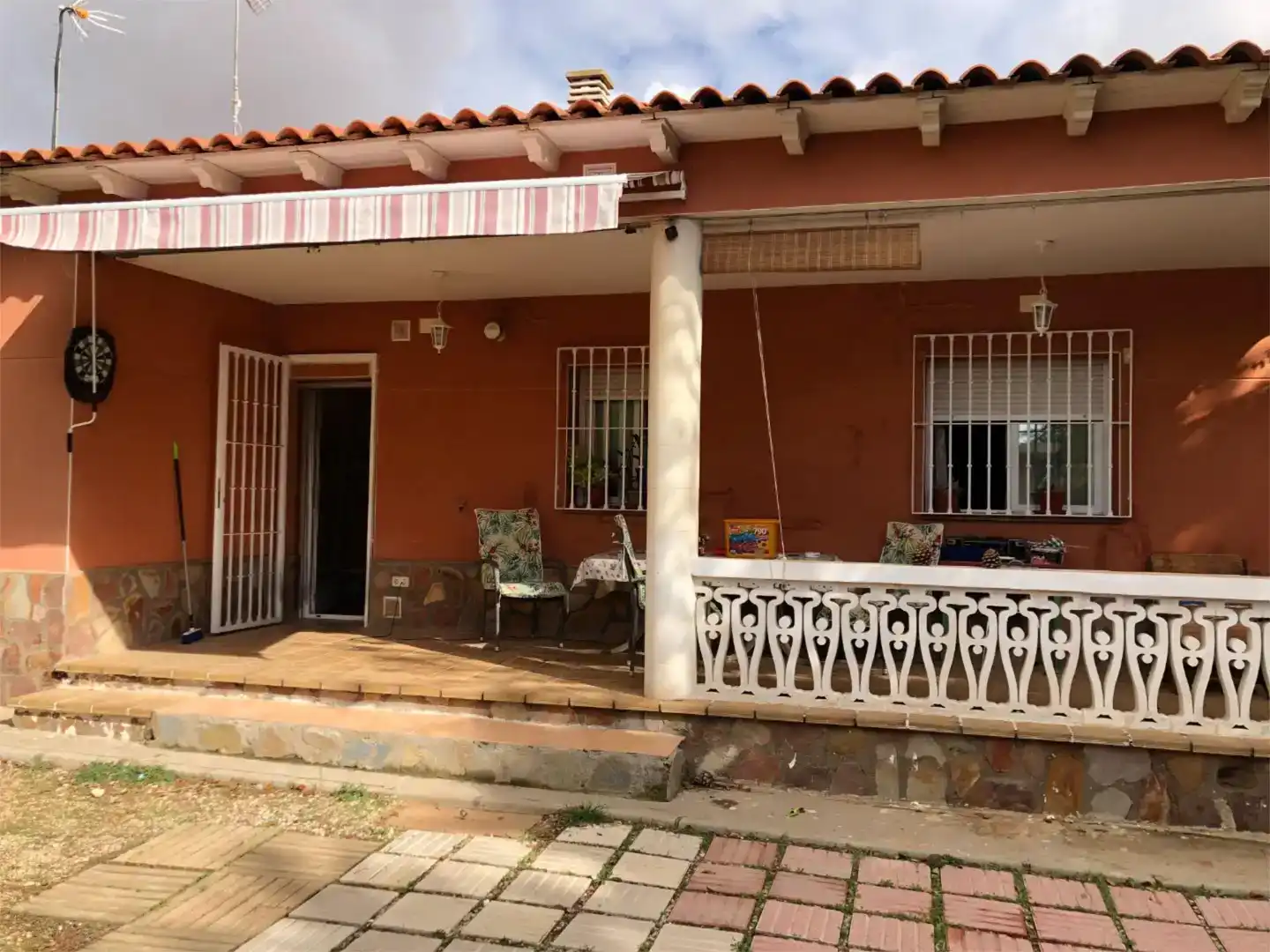 Vista exterior de Piso en venta en Villar de Cañas con Jardín privado, Trastero y Piscina