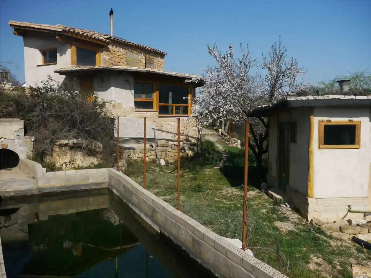 Außenansicht von Country house zum Verkauf in Caspe mit Schwimmbad und Balkon