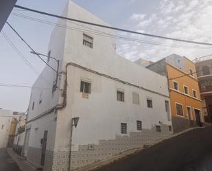 Vista exterior de Casa adosada en venda en Gáldar