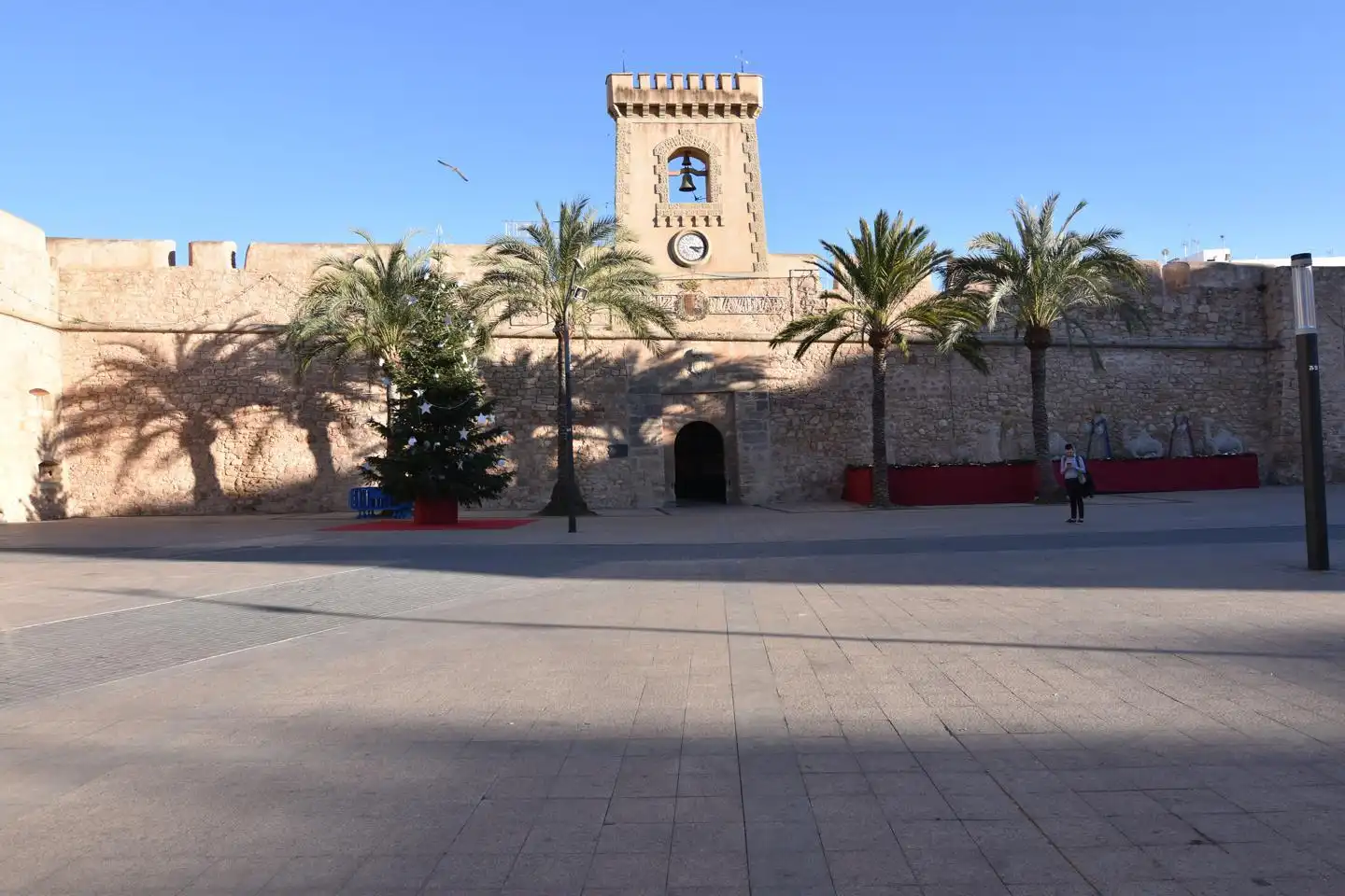 Außenansicht von Erdgeschoss zum Verkauf in Santa Pola mit Terrasse