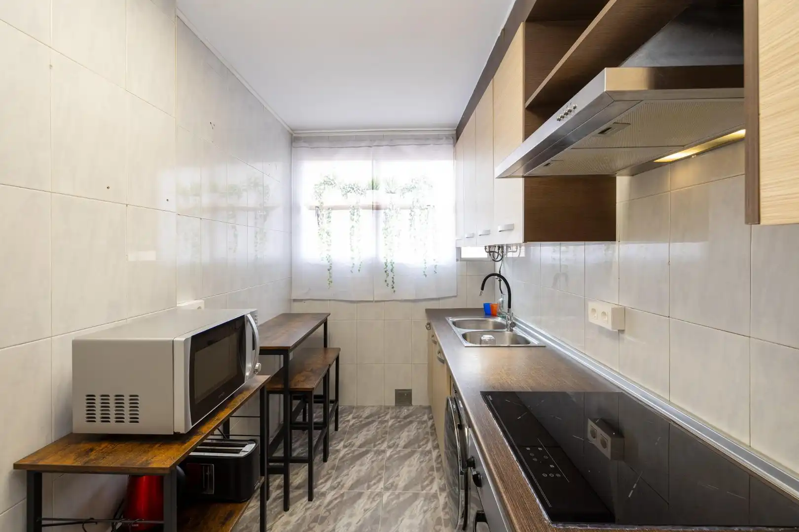 Cuina de Pis de lloguer en Granada amb Calefacció, Terrassa i Traster