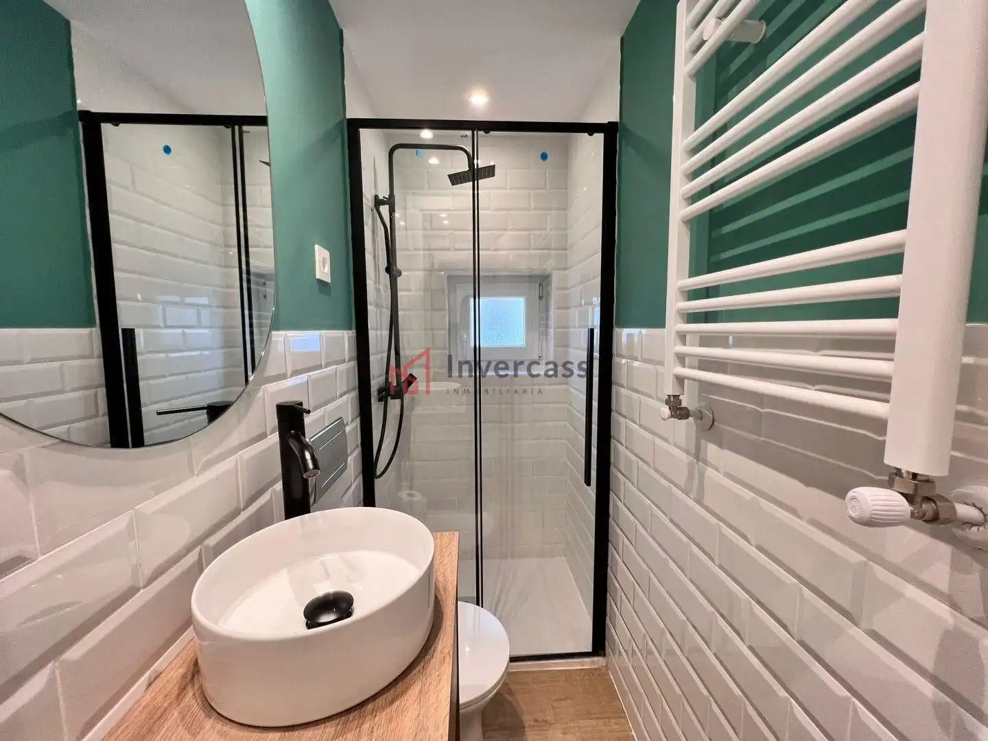 Bathroom of Flat for sale in Castro-Urdiales  with Heating