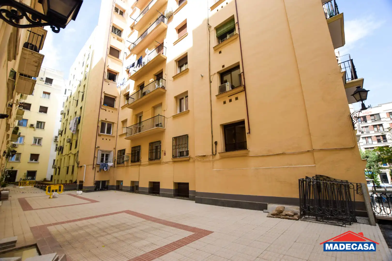 Exterior view of Commercial properties for sale in Madrid  with Air Conditioner