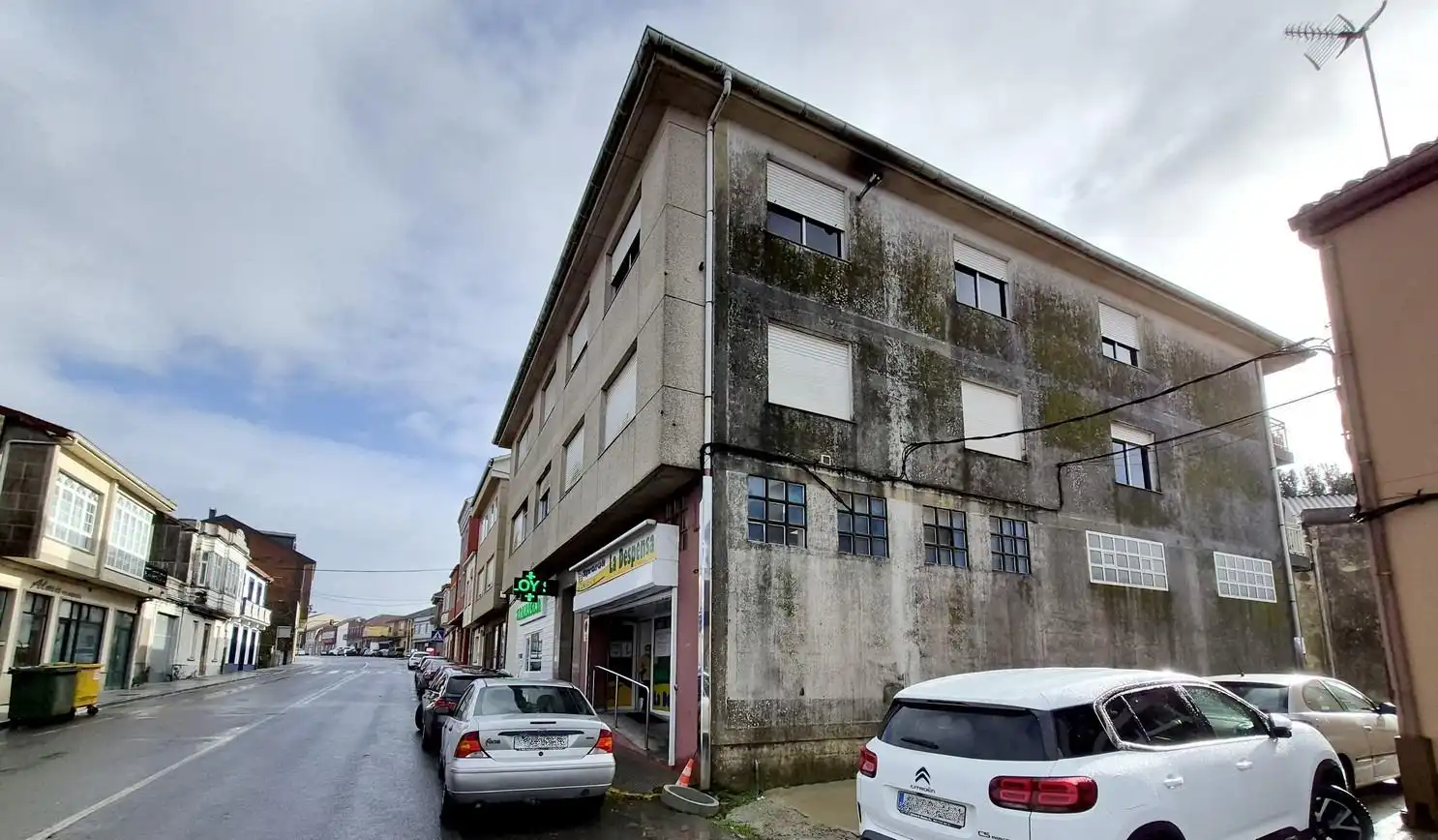Vista exterior de Edifici en venda en Coristanco