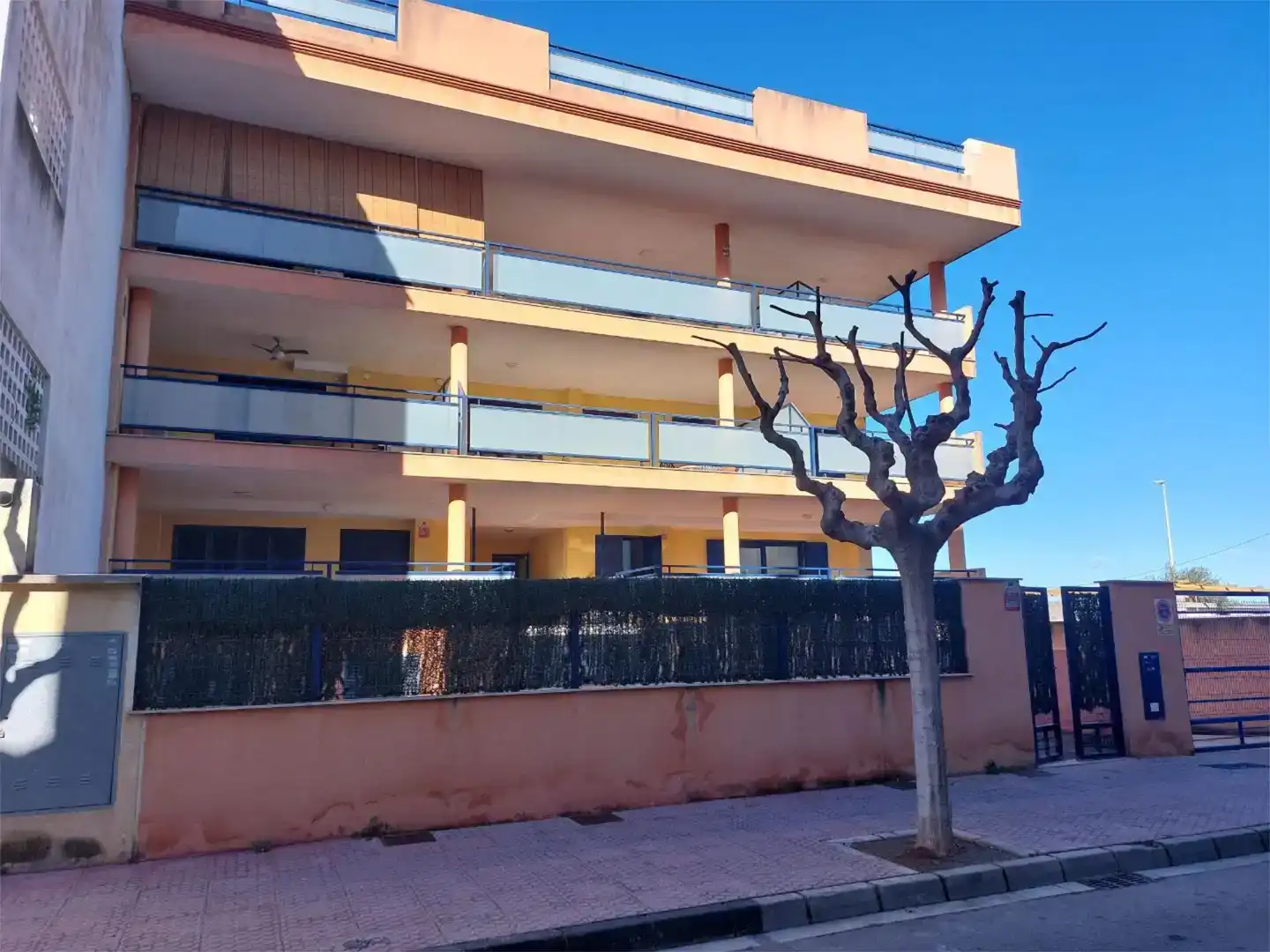 Vista exterior de Pis en venda en Chilches / Xilxes amb Piscina i Balcó