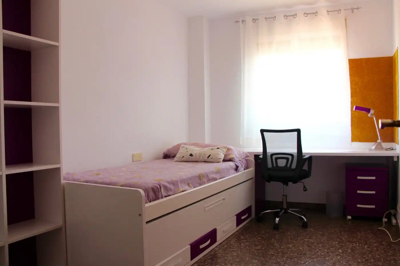 Dormitori de Apartament de lloguer en Alfara del Patriarca amb Aire condicionat, Calefacció i Terrassa