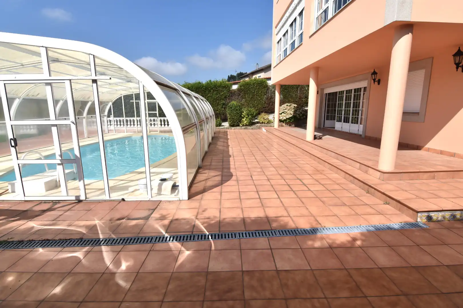 Piscina de Casa o chalet en venta en Bergondo con Calefacción, Jardín privado y Parquet