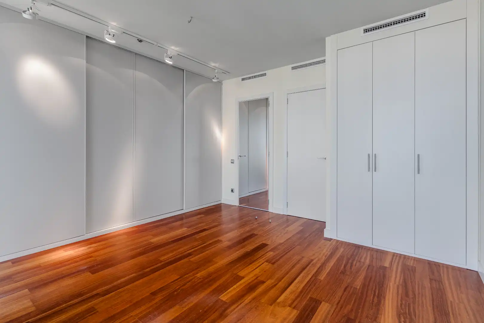 Bedroom of Flat for sale in Barcelona  with Air Conditioner, Heating and Parquet flooring