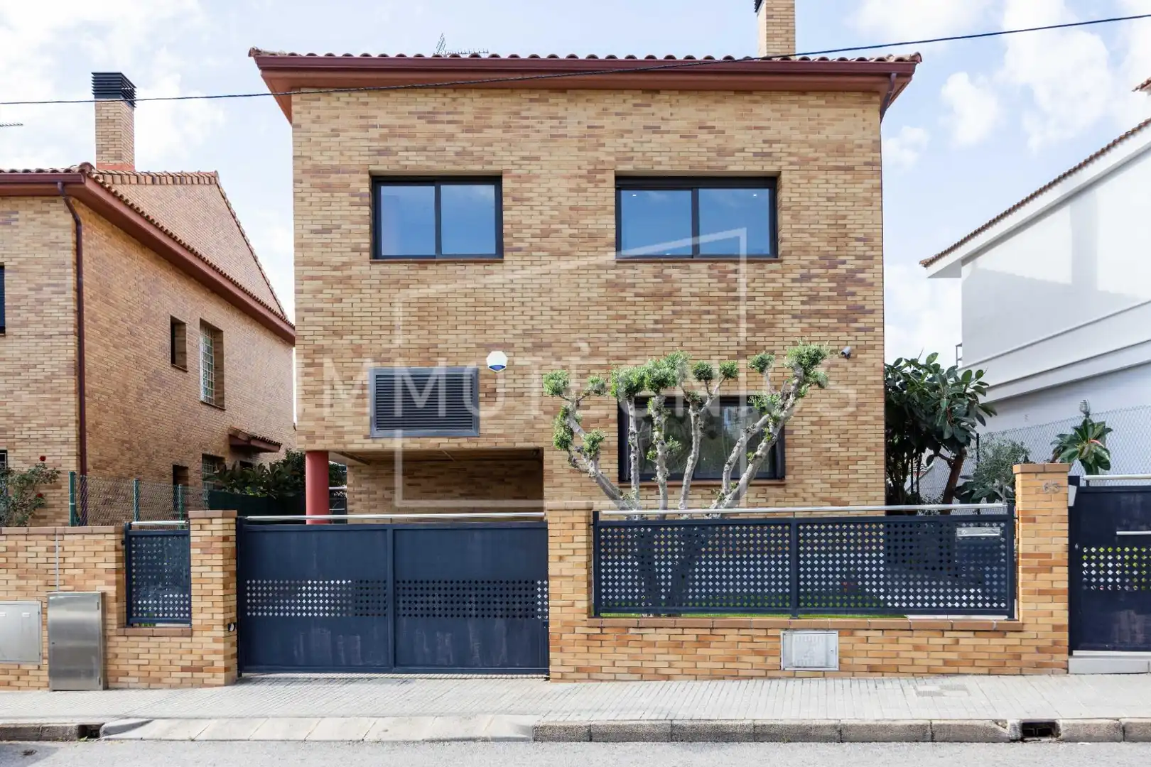 Vista exterior de Casa o xalet en venda en Pineda de Mar amb Aire condicionat, Calefacció i Jardí privat