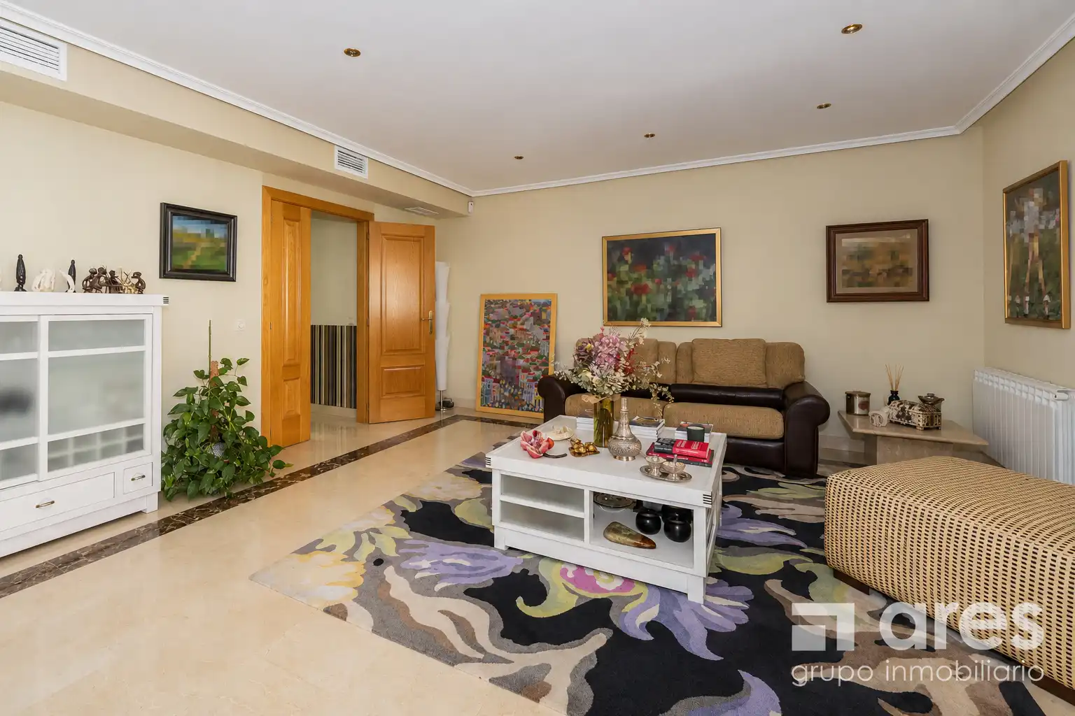 Sala d'estar de Casa o xalet en venda en Las Rozas de Madrid amb Aire condicionat, Calefacció i Jardí privat