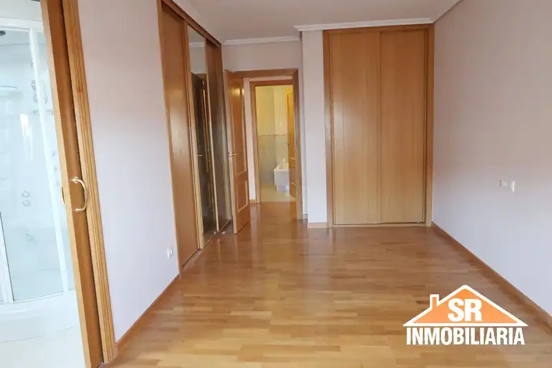 Habitación de Piso de alquiler en A Coruña Capital  con Calefacción, Parquet y Horno