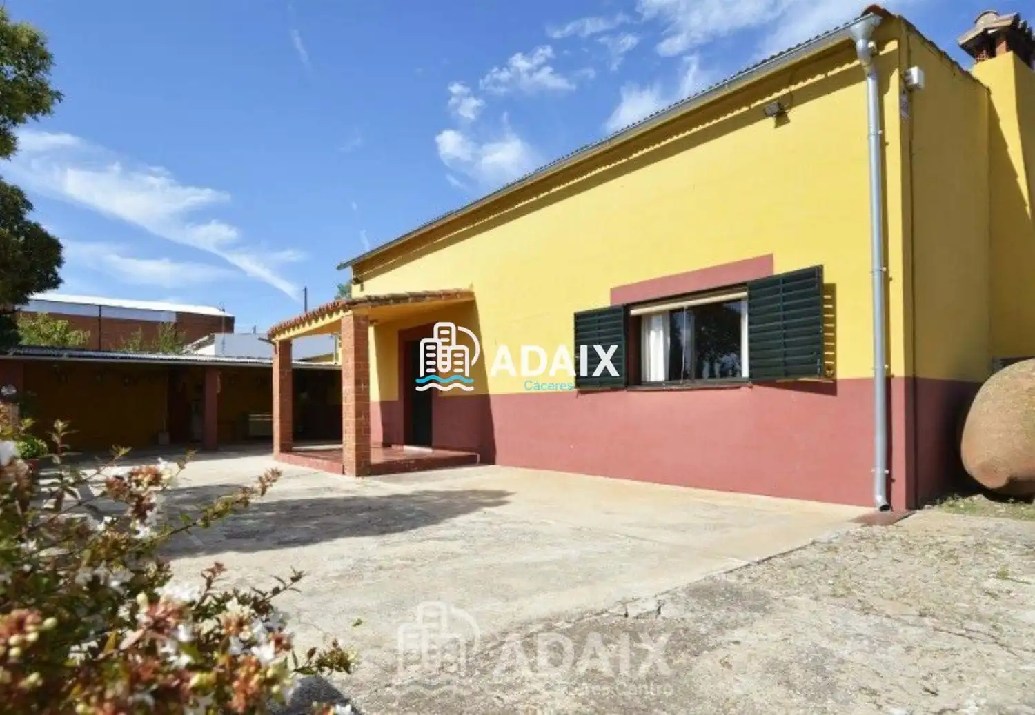 Jardí de Casa o xalet en venda en Cáceres amb Aire condicionat, Terrassa i Traster