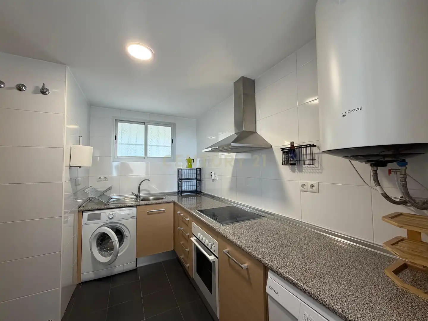 Cuina de Apartament de lloguer en Mijas amb Aire condicionat, Jardí privat i Traster