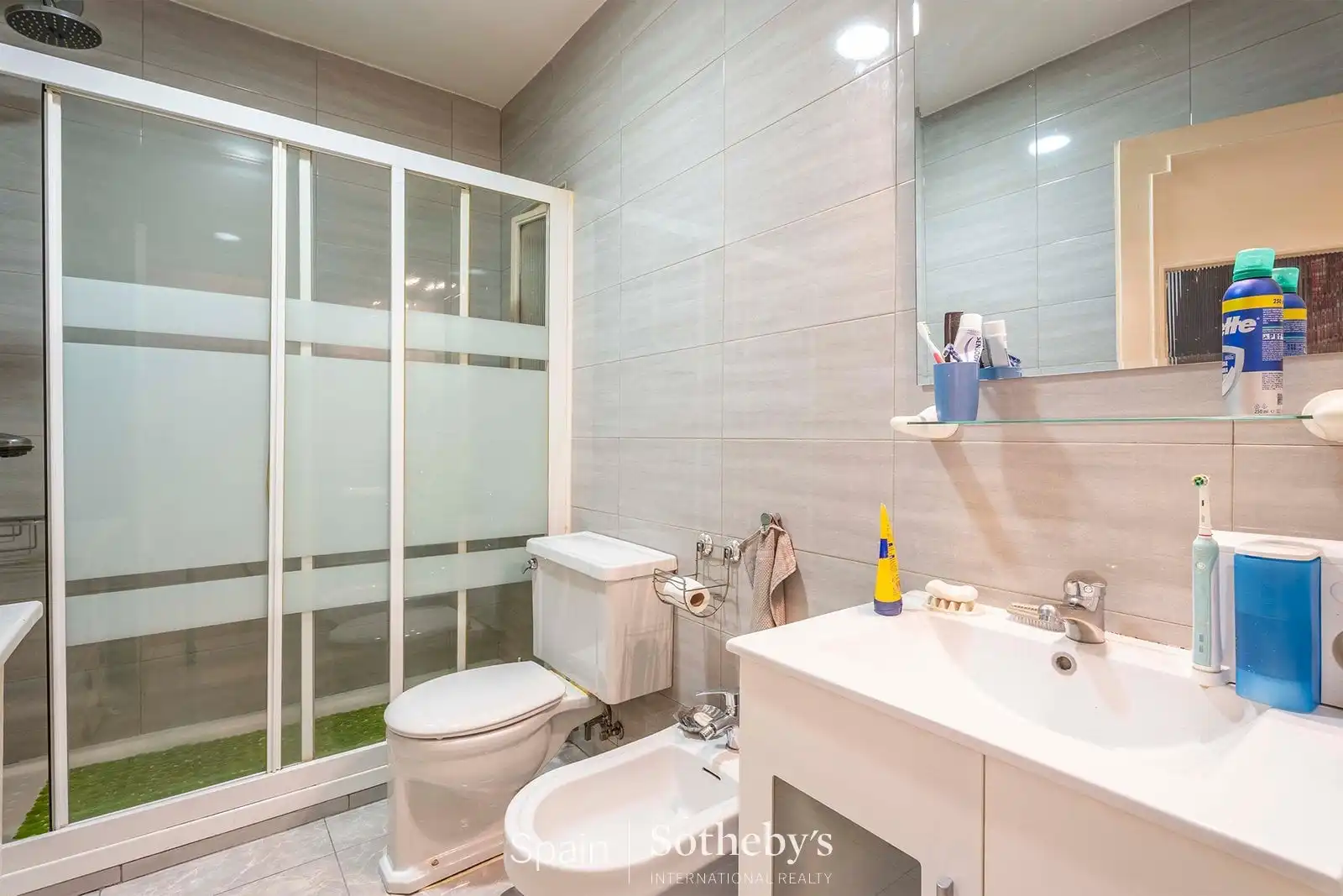 Baño de Apartamento en venta en Madrid con Aire acondicionado, Calefacción y Trastero
