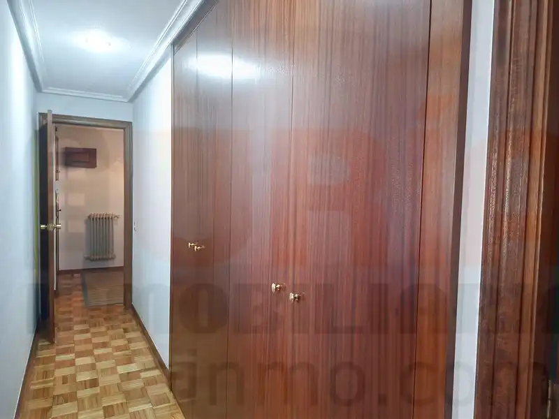 Habitación de Piso de alquiler en Oviedo  con Calefacción, Amueblado y Lavadora