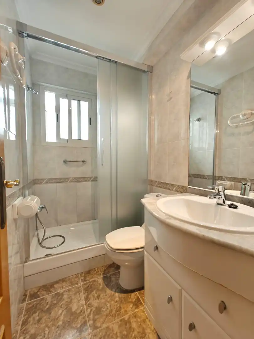 Badezimmer von Wohnung zum Verkauf in Mislata mit Klimaanlage, Möbliert und Balkon