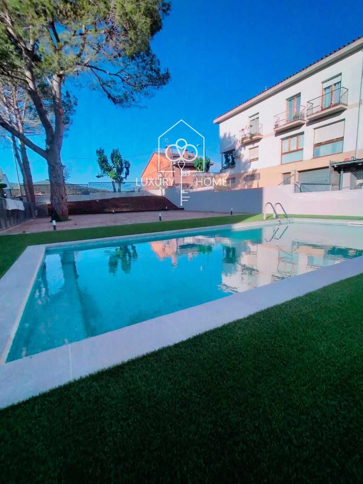 Piscina de Dúplex en venda en Begues amb Aire condicionat, Calefacció i Parquet