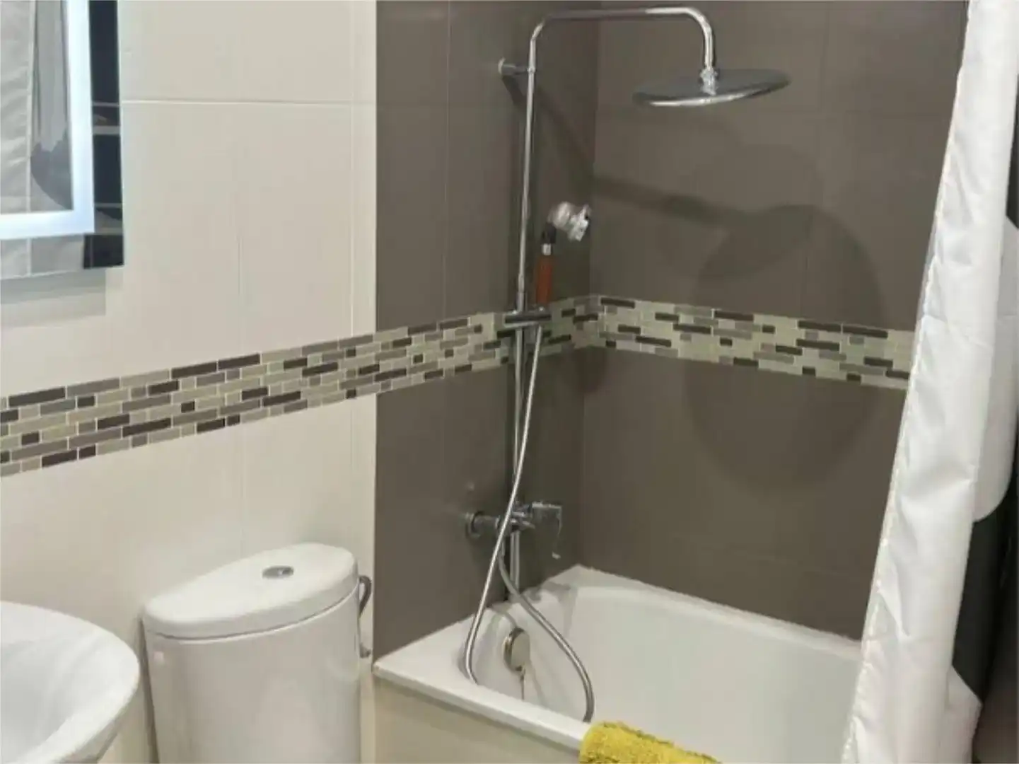 Bany de Pis per a compartir en Jaén amb Aire condicionat, Jardí privat i Parquet