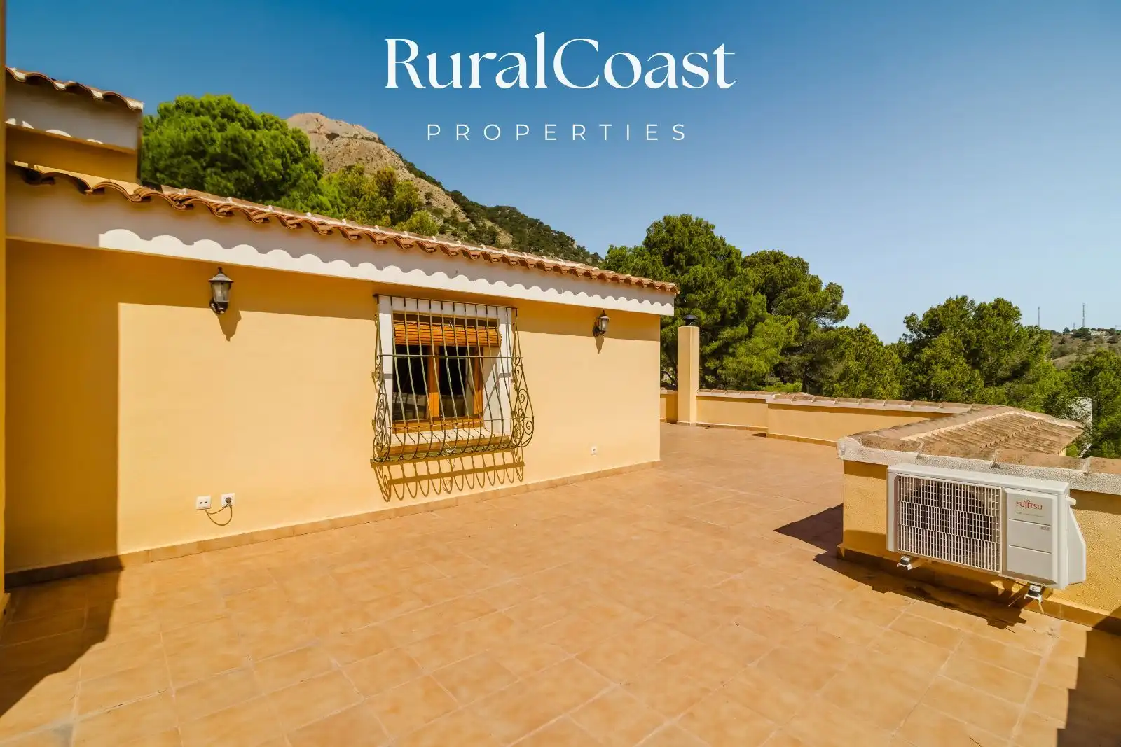 Vista exterior de Casa o chalet en venta en Tibi con Aire acondicionado, Calefacción y Jardín privado