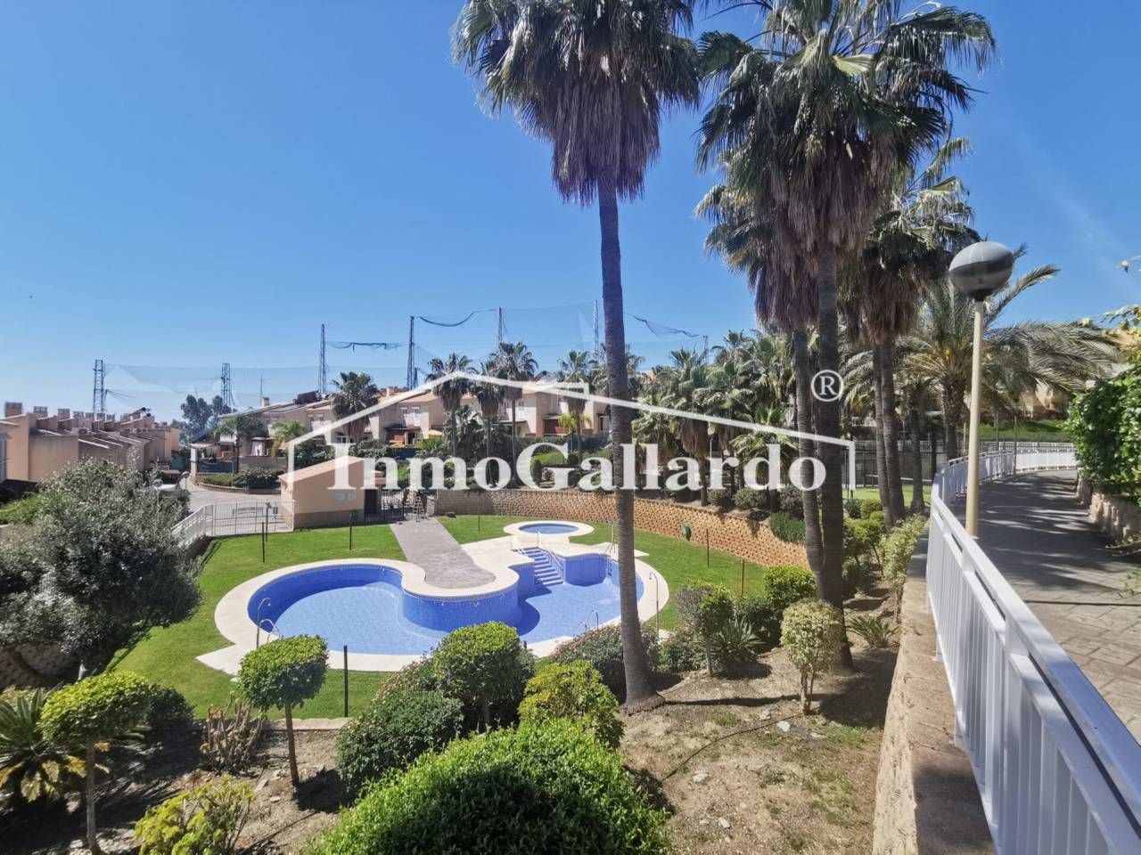 Vista exterior de Casa adosada en venda en Rincón de la Victoria amb Aire condicionat, Calefacció i Jardí privat