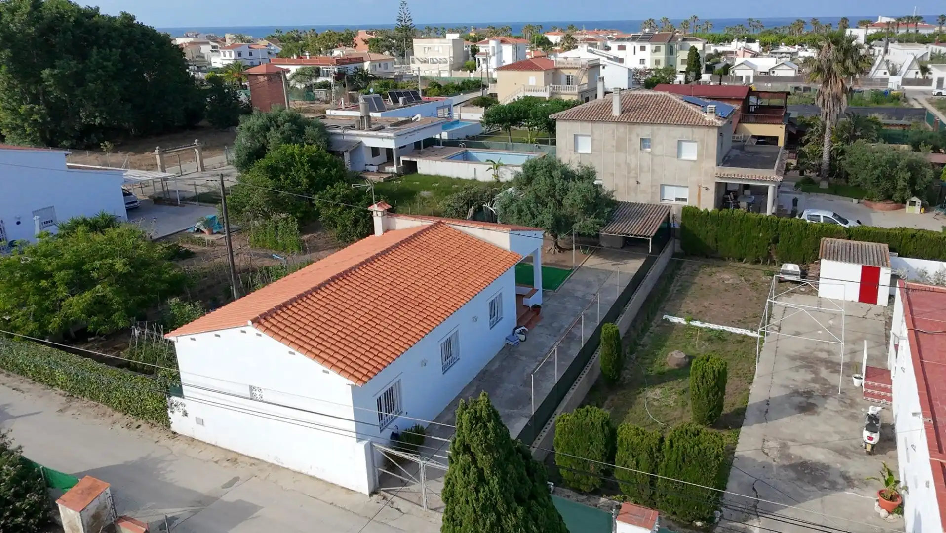 Vista exterior de Casa o xalet en venda en Oliva amb Aire condicionat, Calefacció i Jardí privat