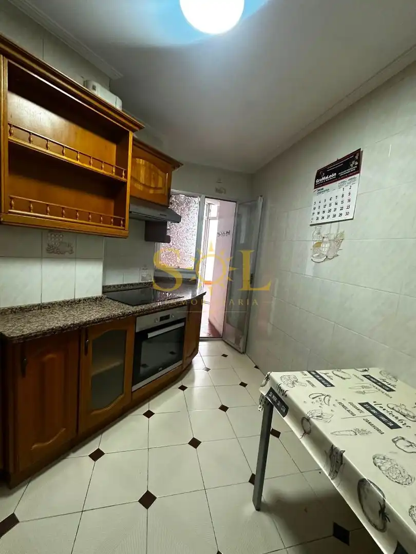 Küche von Wohnung zum Verkauf in León Capital  mit Parkett, Terrasse und Möbliert