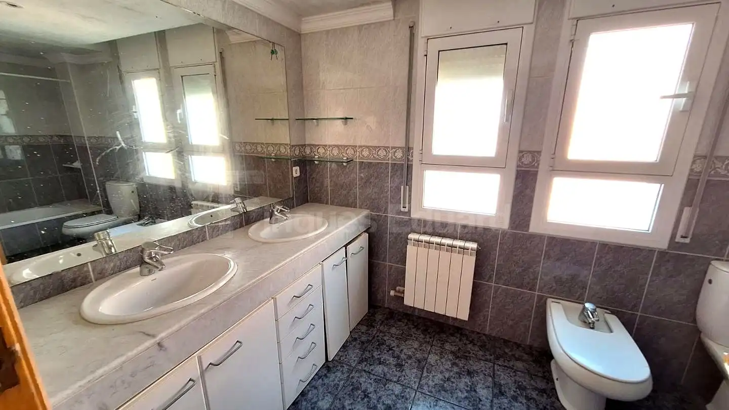 Maison mitoyenne avec jardin à vendre à Nucli Urbà, imagen 24