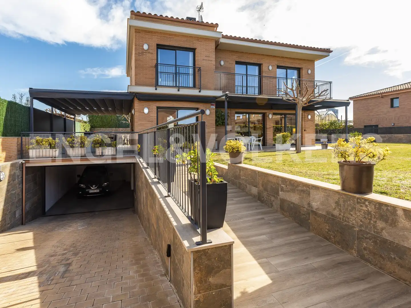 Vista exterior de Casa o xalet en venda en Vilassar de Mar amb Aire condicionat, Calefacció i Jardí privat