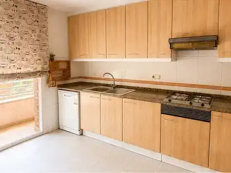 Cocina de Piso en venta en L'Hospitalet de Llobregat con Balcón