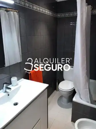 Baño de Piso de alquiler en Vitoria - Gasteiz con Calefacción y Amueblado