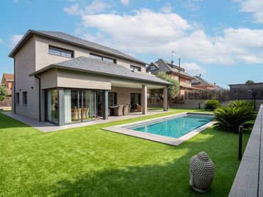 Casa amb balcó en venda a Carrer dels Til·lers