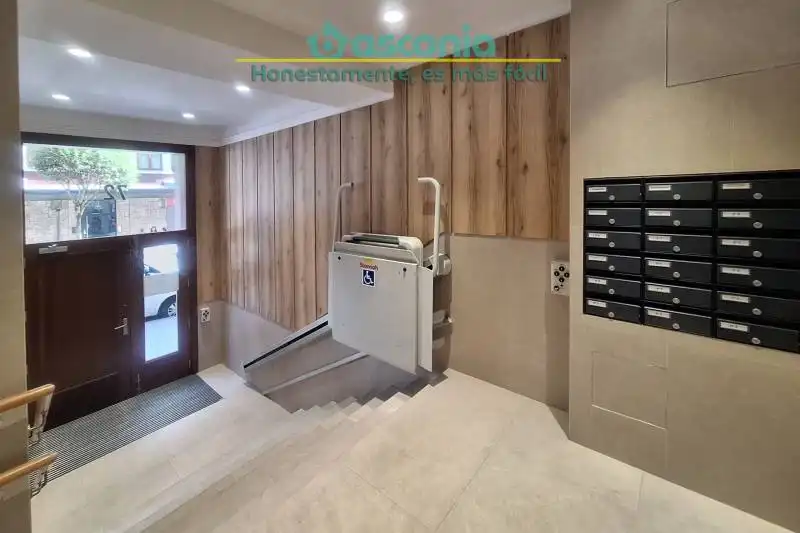 Piso en venta en Basauri  con Calefacción, Amueblado y Balcón