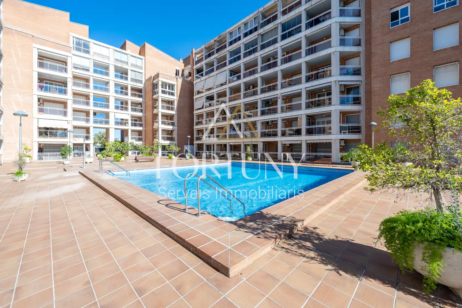 Exterior view of Flat for sale in Vinyols i els Arcs  with Air Conditioner, Swimming Pool and Balcony