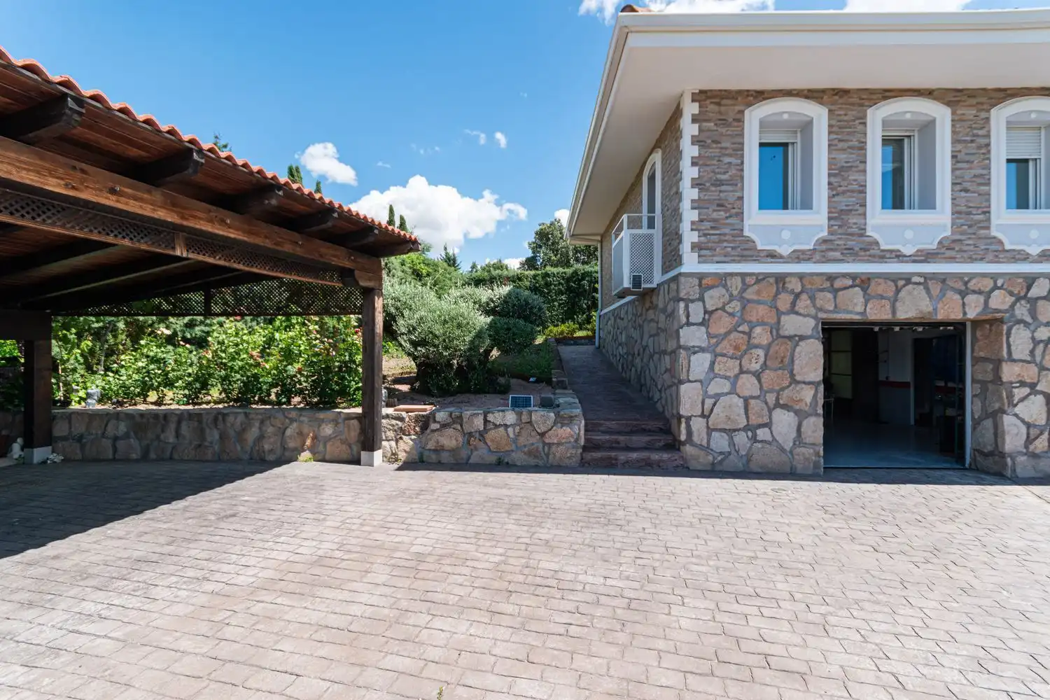 Vista exterior de Casa o chalet en venta en Algete con Aire acondicionado, Calefacción y Trastero