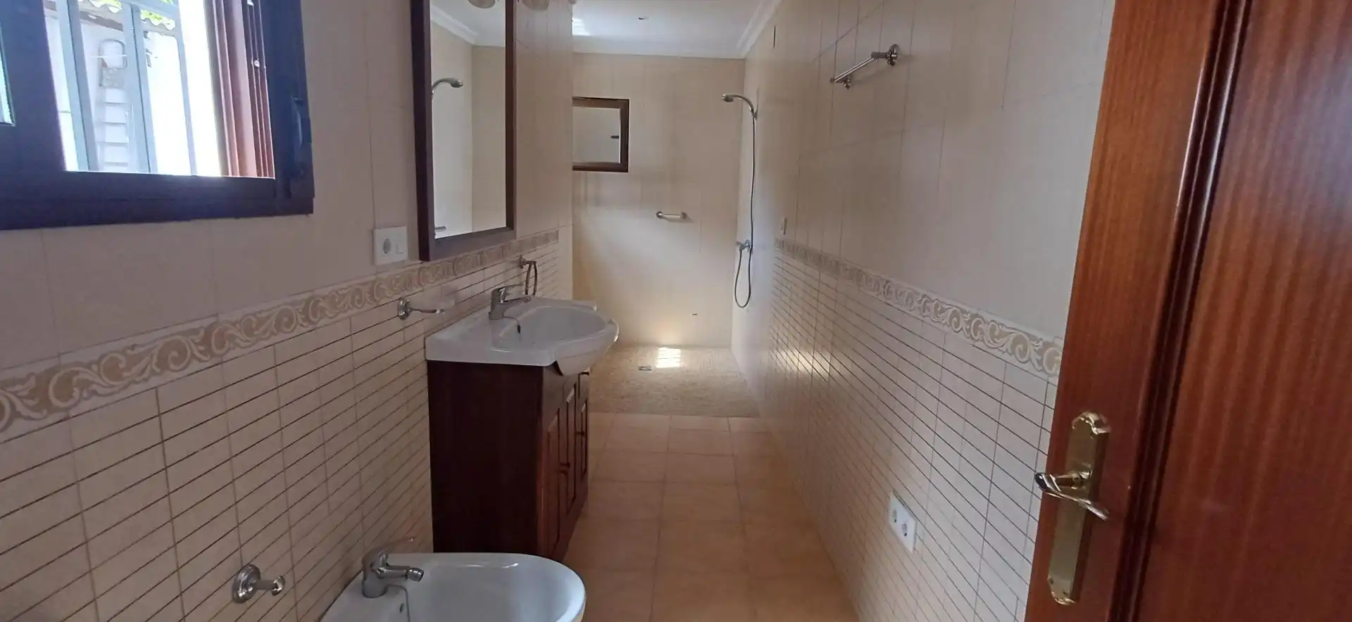 Bany de Casa o xalet en venda en Cheles amb Terrassa, Traster i Balcó